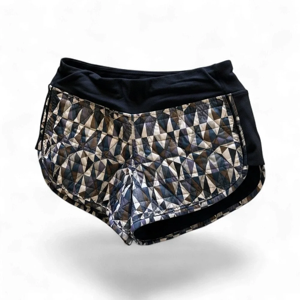 Lululemon Hot Cheeks Quilted‎ Shorts Stained Glass Love Neutral Blush Black SZ 8